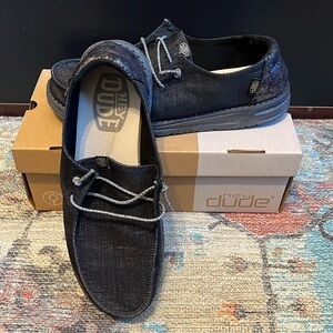 Hey Dude’s in Wendy Glitter - size 9 - like new!